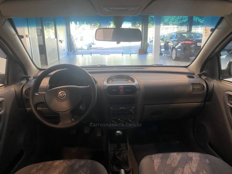 CHEVROLET - CORSA 1.0 MPFI 8V GASOLINA 4P MANUAL - 2003/2004 - Vermelha - R$ 24.900,00