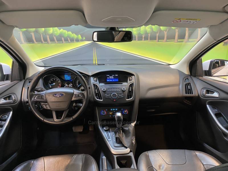 FORD - FOCUS 2.0 SE PLUS 16V FLEX 4P AUTOMÁTICO - 2015/2016 - Branca - R$ 64.900,00