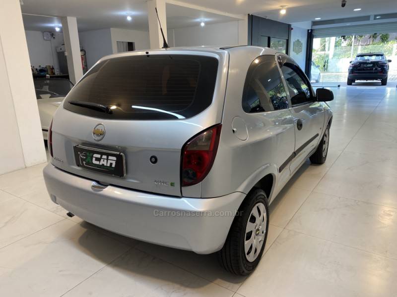 CHEVROLET - CELTA 1.0 MPFI LS 8V FLEX 2P MANUAL - 2011/2012 - Prata - R$ 23.900,00