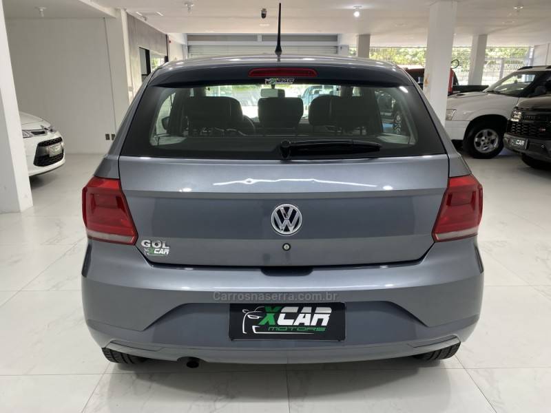 VOLKSWAGEN - GOL 1.0 12V MPI TOTALFLEX TRENDLINE 4P MANUAL - 2021/2021 - Cinza - R$ 54.900,00