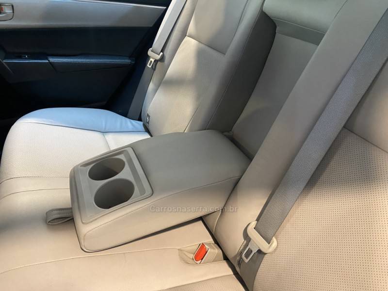TOYOTA - COROLLA 2.0 XEI 16V FLEX 4P AUTOMÁTICO - 2017/2018 - Marrom - R$ 99.900,00