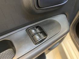 FIAT - MOBI 1.0 6V DRIVE FLEX MANUAL - 2017/2018 - Branca - R$ 44.900,00