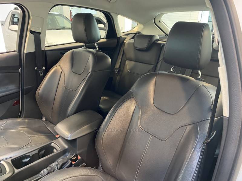 FORD - FOCUS 2.0 SE PLUS 16V FLEX 4P AUTOMÁTICO - 2015/2016 - Branca - R$ 59.900,00