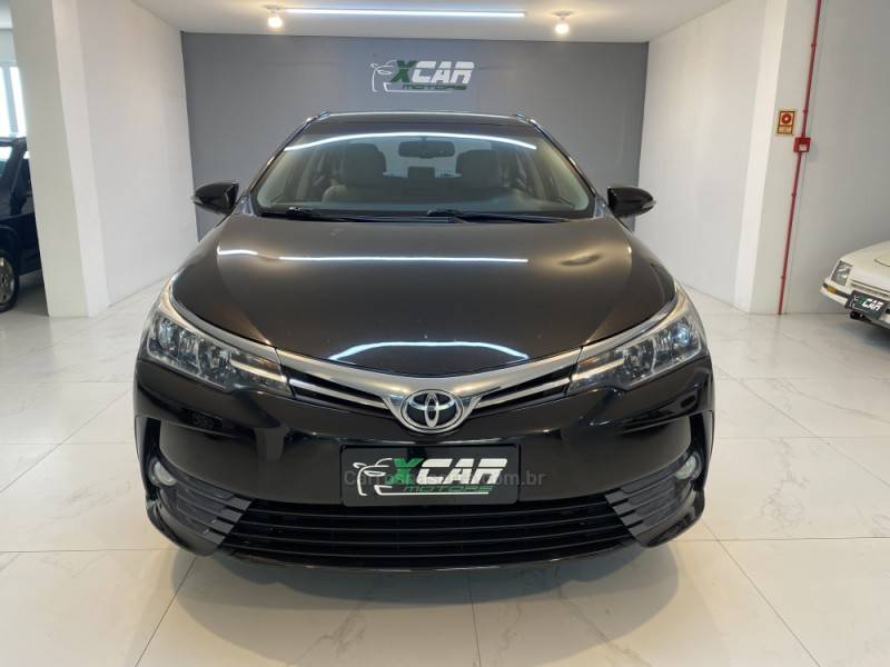 TOYOTA - COROLLA 2.0 XEI 16V FLEX 4P AUTOMÁTICO - 2017/2018 - Marrom - R$ 99.900,00