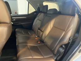 TOYOTA - HILUX SW4 2.8 SRX 4X4 16V TURBO INTERCOOLER DIESEL 4P AUTOMÁTICO - 2016/2016 - Prata - R$ 208.900,00