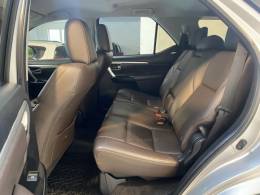 TOYOTA - HILUX SW4 2.8 SRX 4X4 16V TURBO INTERCOOLER DIESEL 4P AUTOMÁTICO - 2016/2016 - Prata - R$ 208.900,00