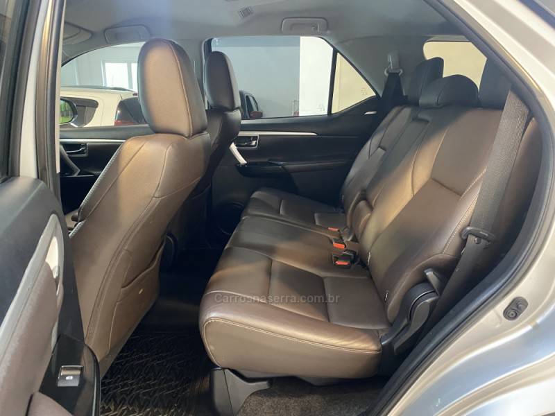 TOYOTA - HILUX SW4 2.8 SRX 4X4 16V TURBO INTERCOOLER DIESEL 4P AUTOMÁTICO - 2016/2016 - Prata - R$ 208.900,00