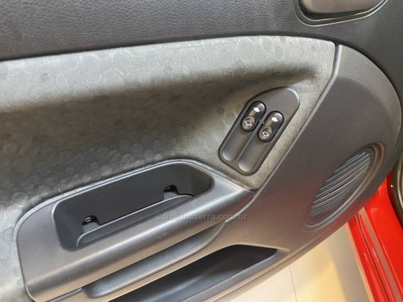 FORD - FIESTA 1.6 ROCAM SE 8V FLEX 4P MANUAL - 2014/2014 - Vermelha - R$ 39.900,00