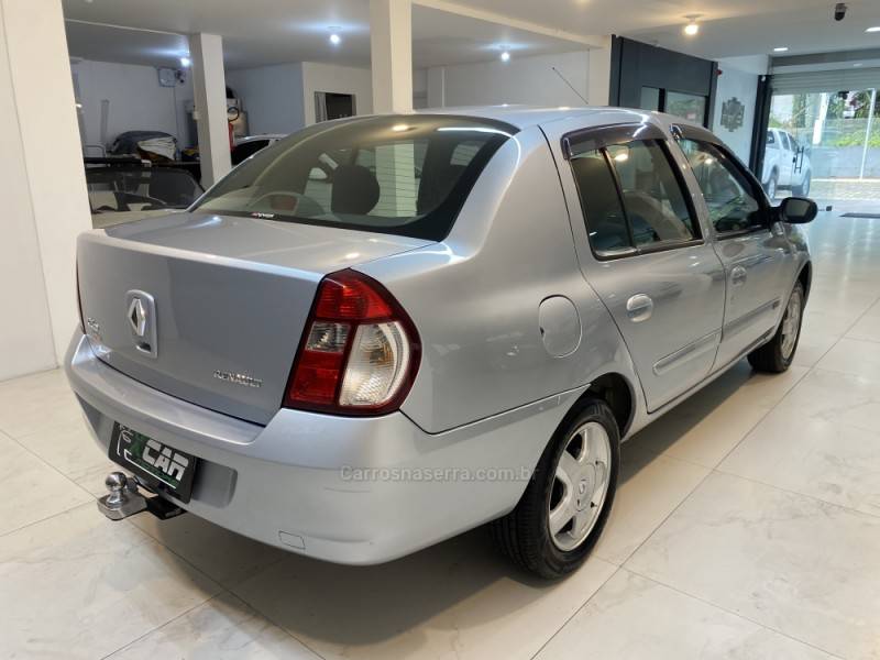 RENAULT - CLIO 1.6 PRIVILÉGE SEDAN 16V FLEX 4P MANUAL - 2007/2007 - Prata - R$ 22.900,00