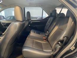 TOYOTA - HILUX SW4 2.8 SRX 4X4 16V TURBO INTERCOOLER DIESEL 4P AUTOMÁTICO - 2021/2021 - Preta - R$ 289.900,00