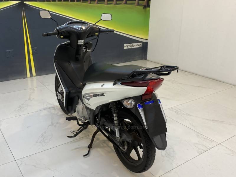 HONDA - BIZ 125 EX - 2013/2013 - Branca - R$ 12.900,00