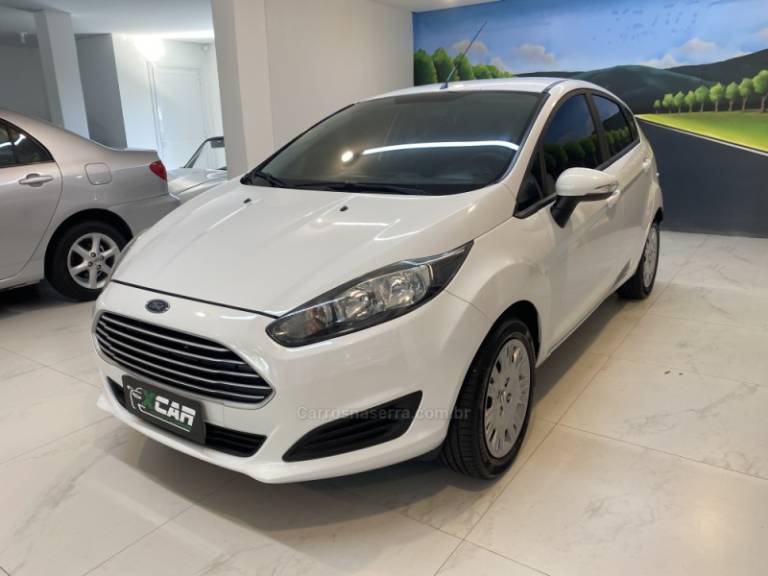 FORD - FIESTA 1.6 SE HATCH 16V FLEX 4P MANUAL - 2016/2017 - Branca - R$ 56.900,00
