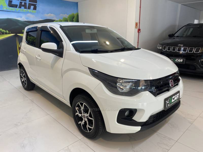 FIAT - MOBI 1.0 6V DRIVE FLEX MANUAL - 2017/2018 - Branca - R$ 44.900,00