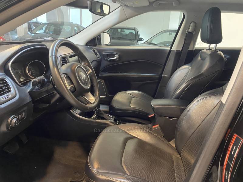 JEEP - COMPASS 2.0 16V FLEX LONGITUDE AUTOMÁTICO - 2017/2017 - Preta - R$ 93.900,00