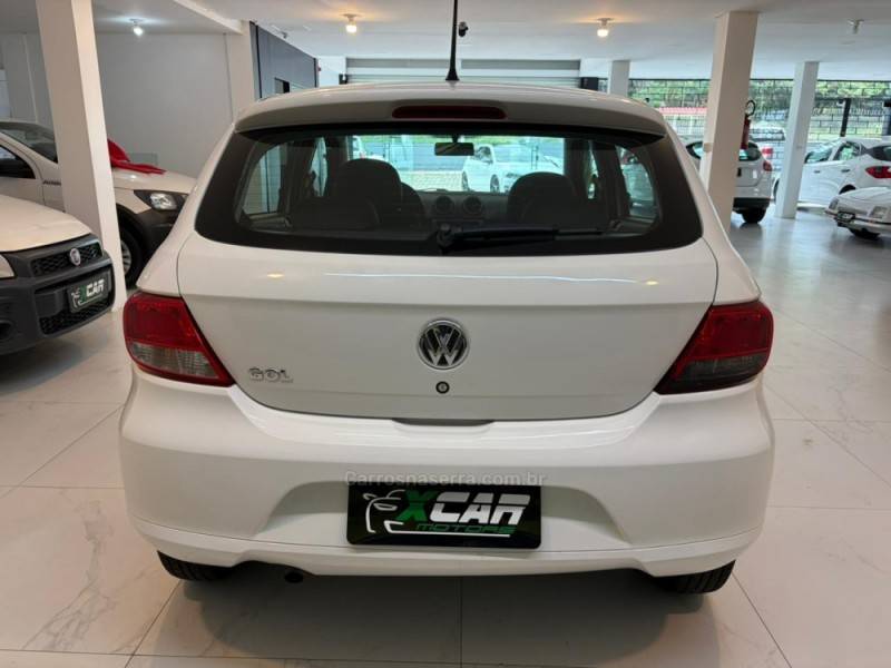 VOLKSWAGEN - GOL 1.0 MI 8V FLEX 4P MANUAL - 2011/2012 - Branca - R$ 33.900,00