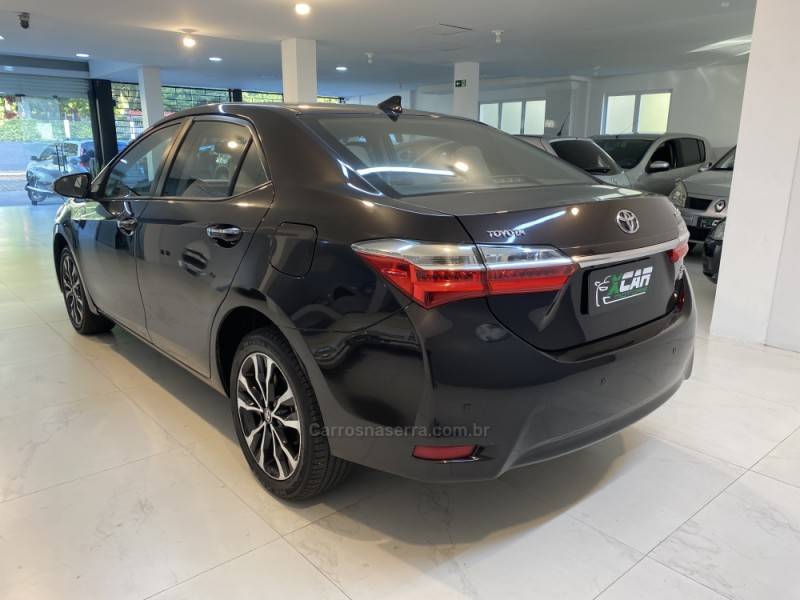 TOYOTA - COROLLA 2.0 XEI 16V FLEX 4P AUTOMÁTICO - 2017/2018 - Marrom - R$ 99.900,00