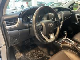 TOYOTA - HILUX SW4 2.8 SRX 4X4 16V TURBO INTERCOOLER DIESEL 4P AUTOMÁTICO - 2016/2016 - Prata - R$ 208.900,00