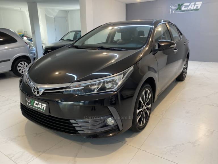 TOYOTA - COROLLA 2.0 XEI 16V FLEX 4P AUTOMÁTICO - 2017/2018 - Marrom - Sob Consulta