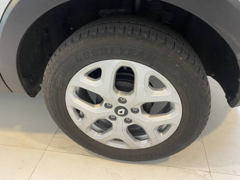 RENAULT - CAPTUR 1.6 16V SCE FLEX ZEN MANUAL - 2019/2019 - Prata - R$ 74.900,00