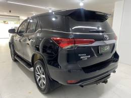 TOYOTA - HILUX SW4 2.8 SRX 4X4 7 LUGARES 16V TURBO INTERCOOLER DIESEL 4P AUTOMÁTICO - 2016/2016 - Preta - R$ 204.900,00