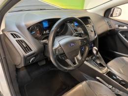 FORD - FOCUS 2.0 SE PLUS 16V FLEX 4P AUTOMÁTICO - 2015/2016 - Branca - R$ 64.900,00
