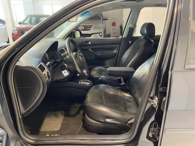 VOLKSWAGEN - BORA 2.0 MI COMFORTLINE 8V 4P AUTOMÁTICO - 2008/2009 - Preta - R$ 39.900,00