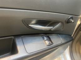 FIAT - PUNTO 1.4 ELX 8V FLEX 4P MANUAL - 2009/2010 - Prata - R$ 33.900,00