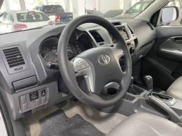 TOYOTA - HILUX 3.0 SR 4X4 CD 16V TURBO INTERCOOLER DIESEL 4P AUTOMÁTICO - 2011/2012 - Branca - R$ 119.900,00